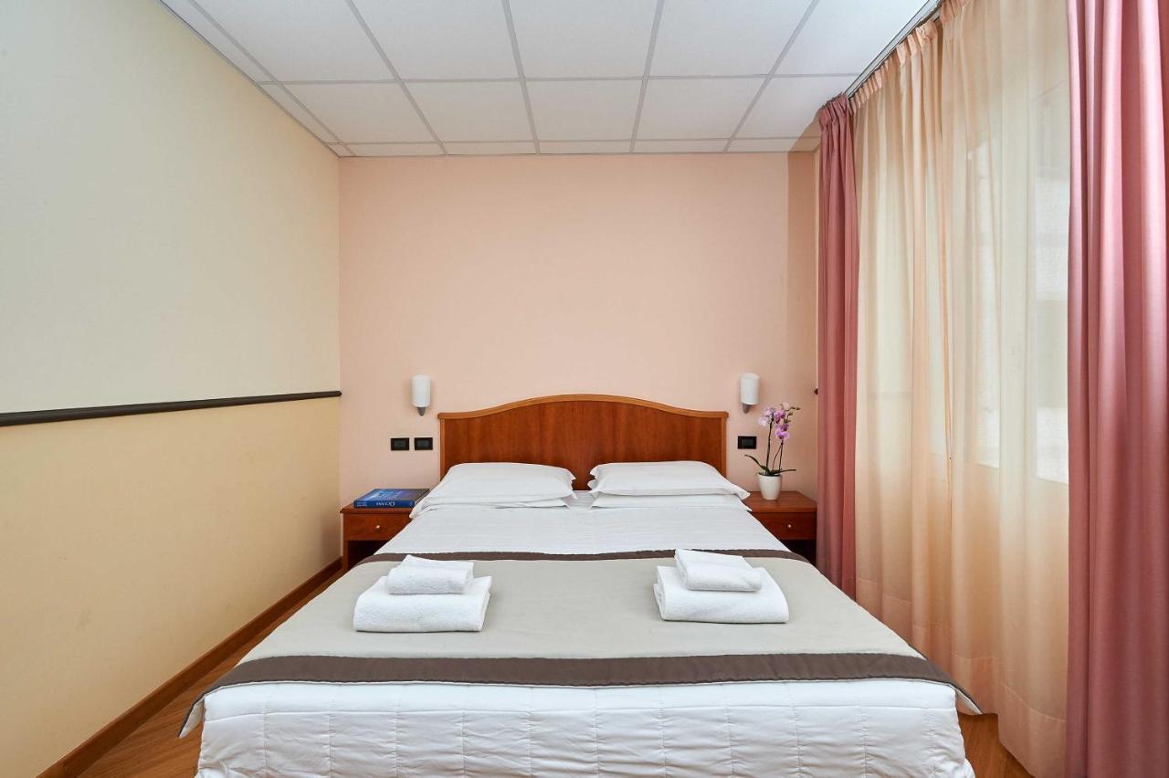 Hotel Corallo Imperia Camera foto