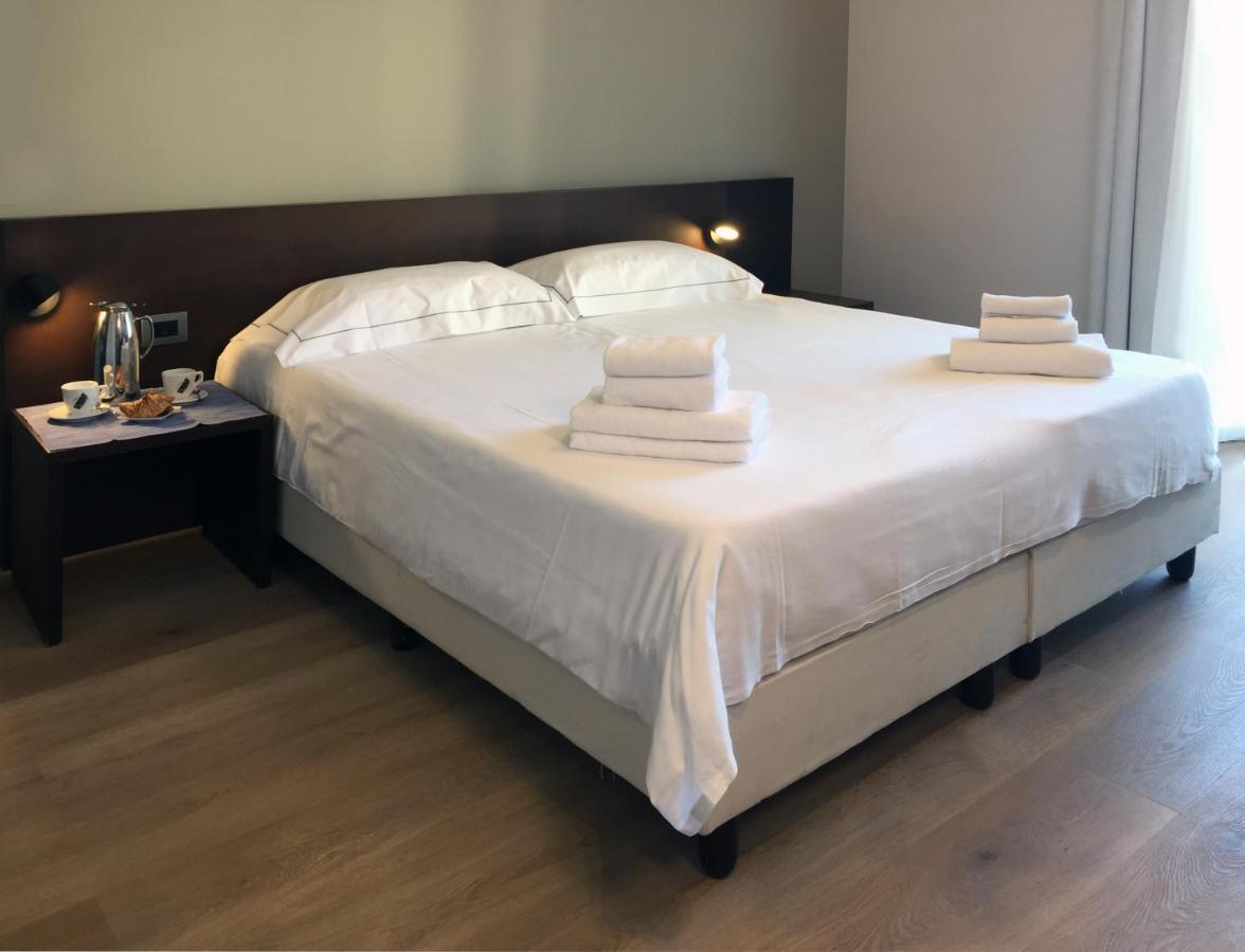 Hotel Corallo Imperia Esterno foto