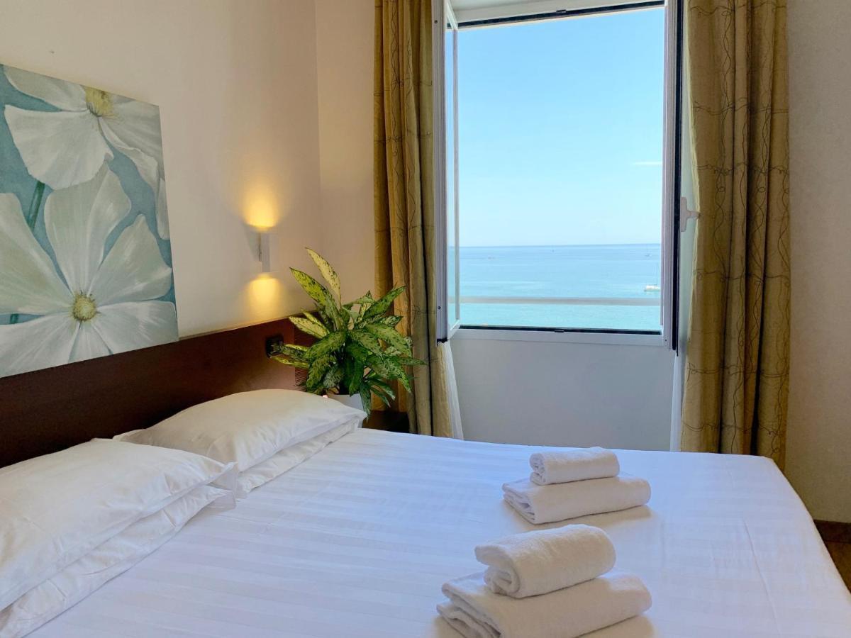 Hotel Corallo Imperia Esterno foto