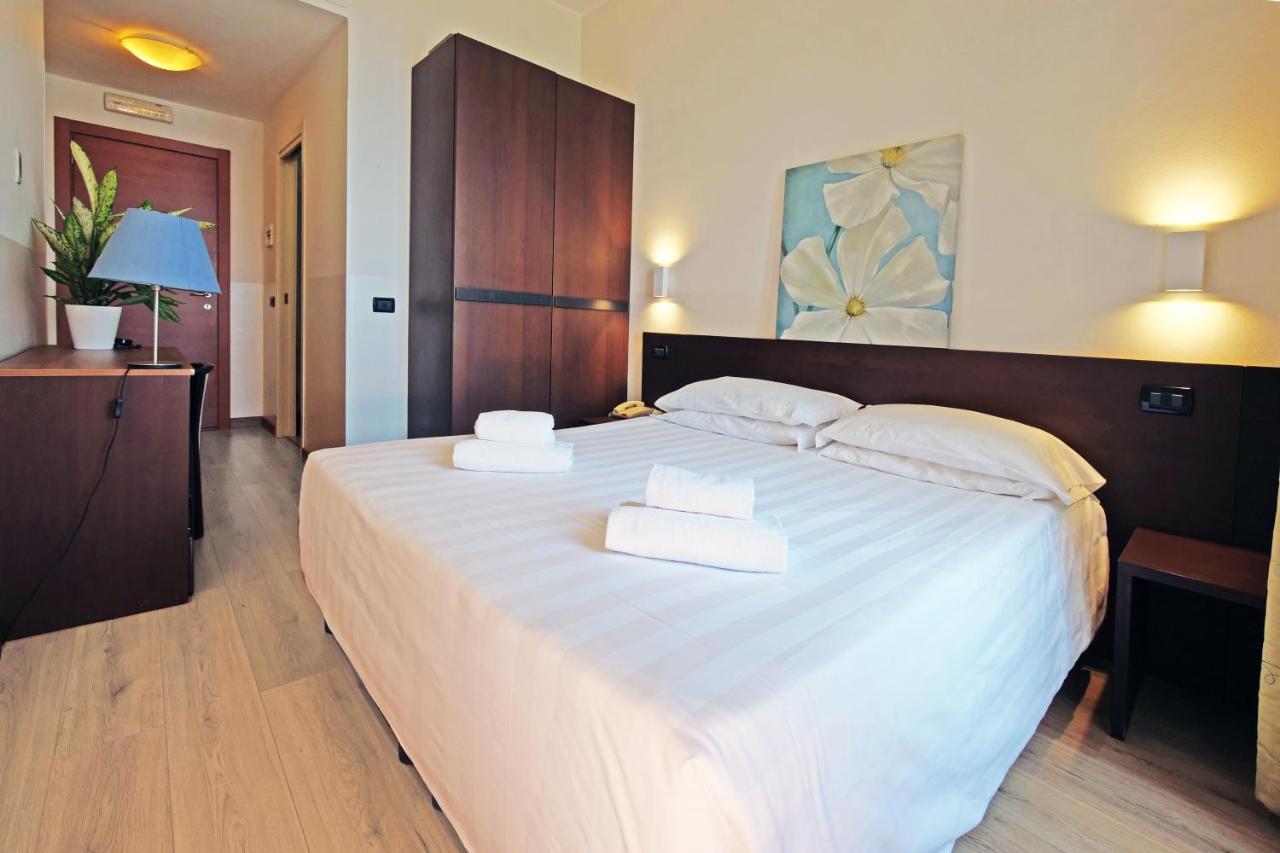 Hotel Corallo Imperia Esterno foto