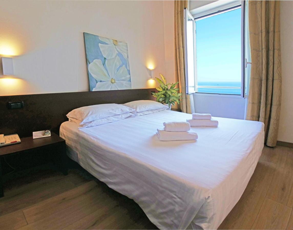 Hotel Corallo Imperia Esterno foto