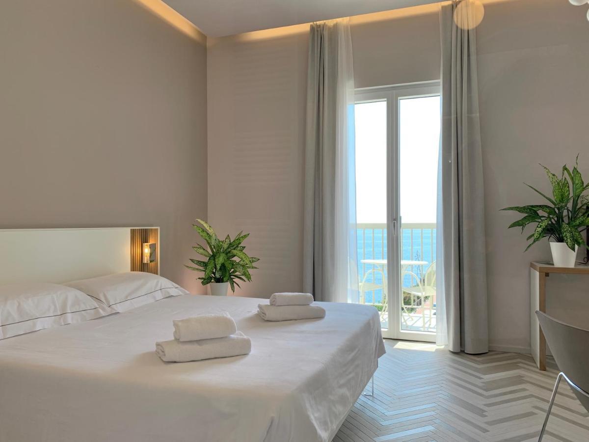 Hotel Corallo Imperia Esterno foto