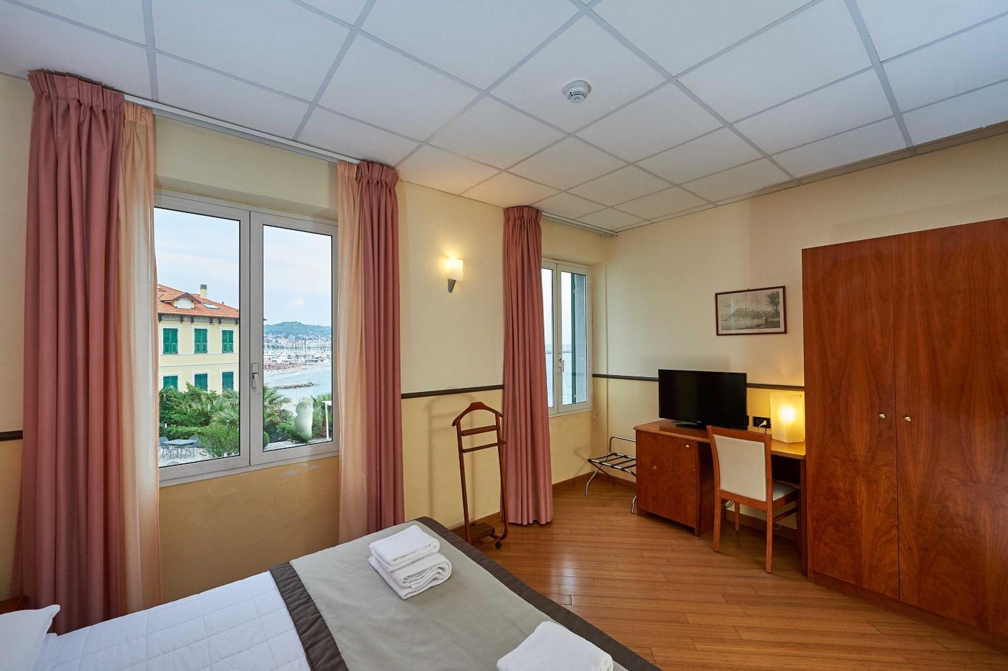 Hotel Corallo Imperia Camera foto