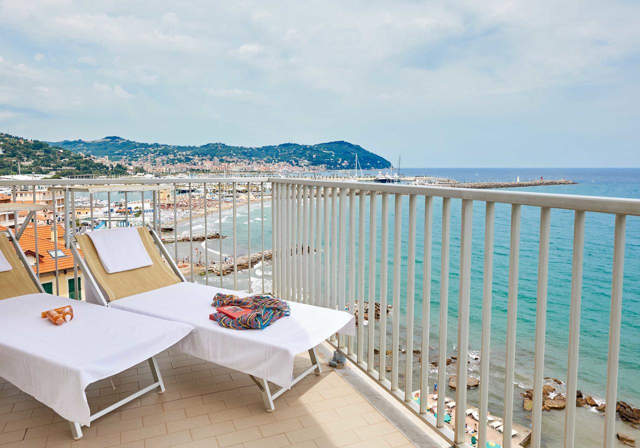 Hotel Corallo Imperia Esterno foto