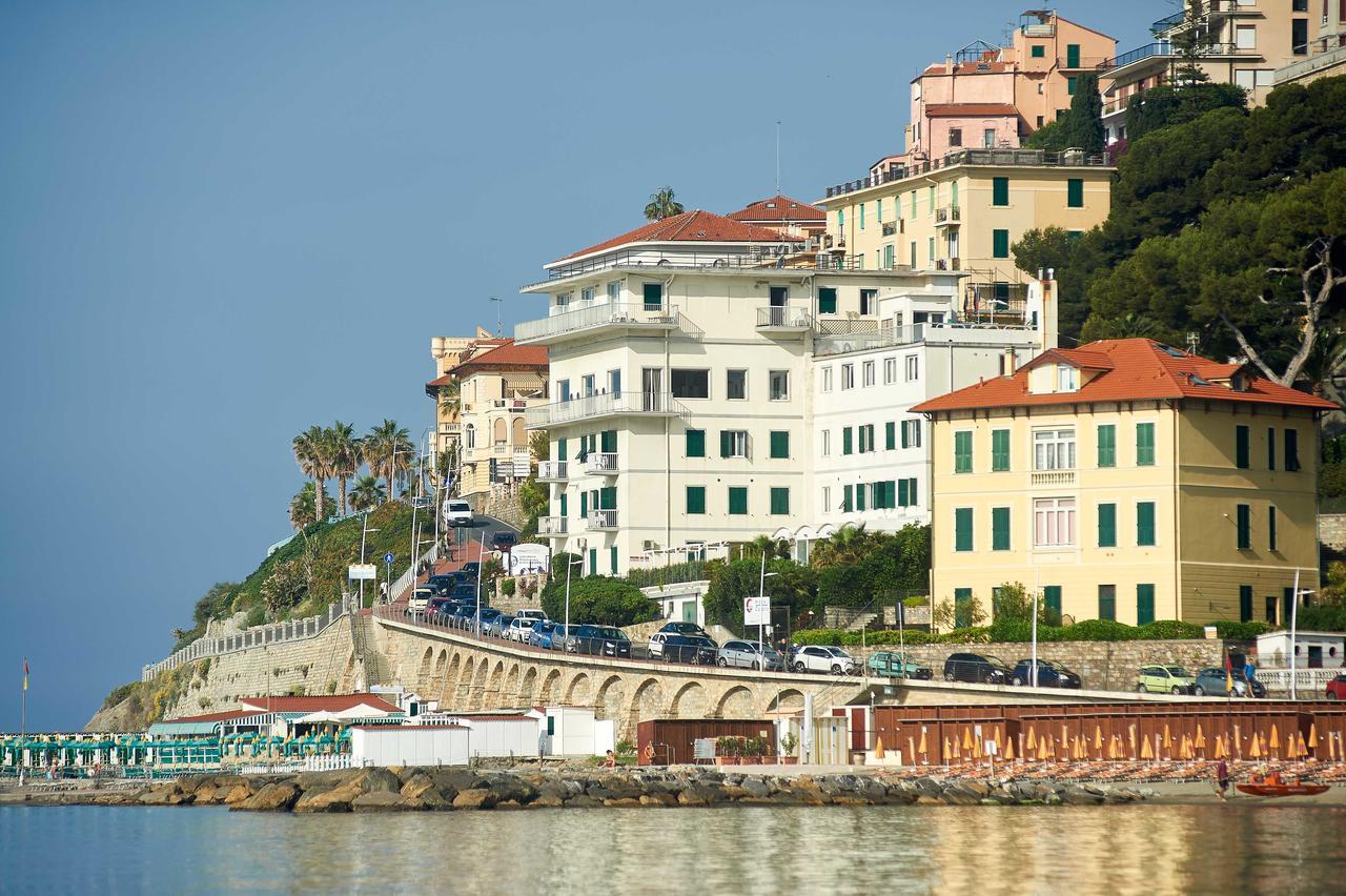 Hotel Corallo Imperia Esterno foto