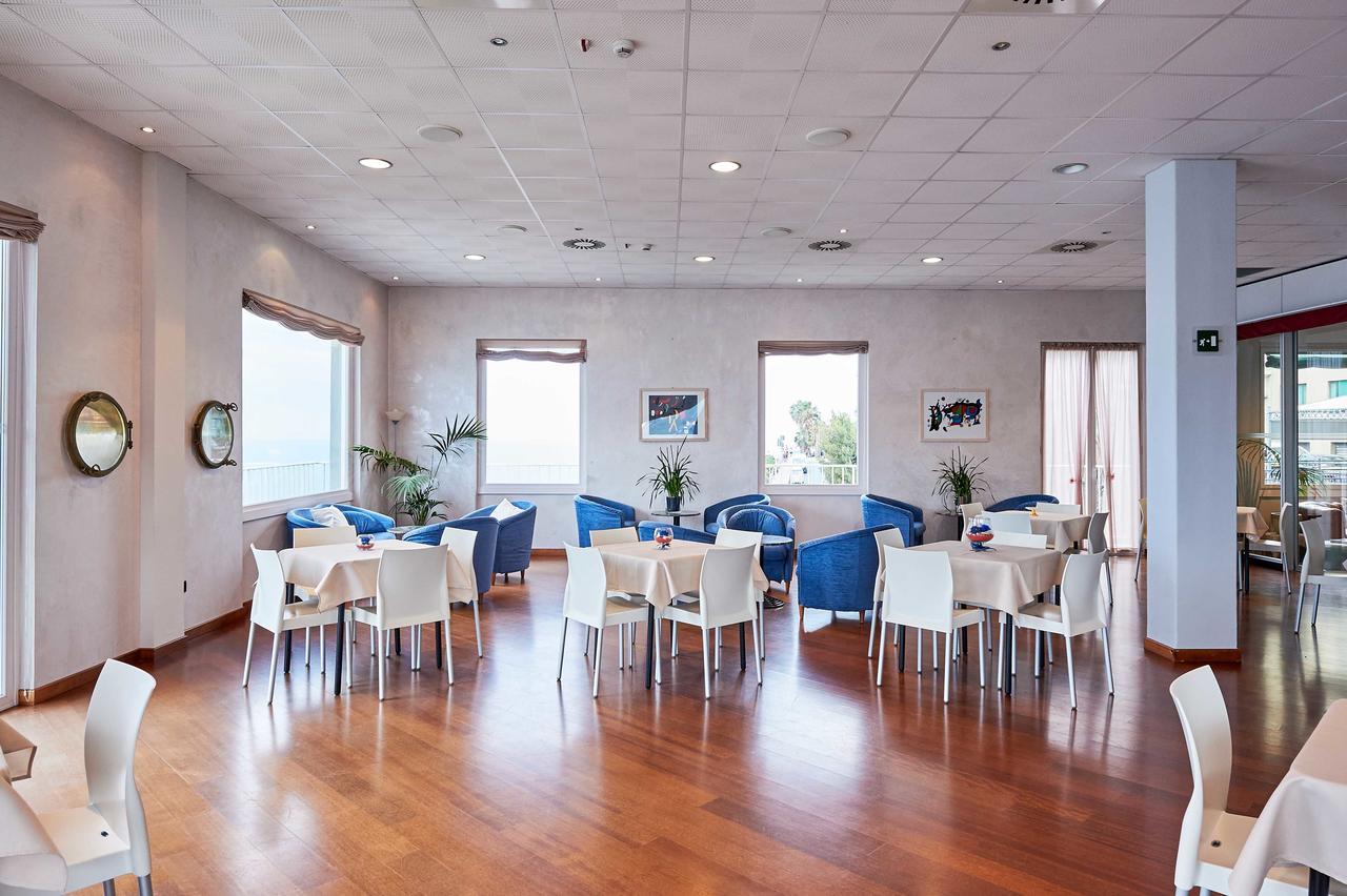 Hotel Corallo Imperia Esterno foto